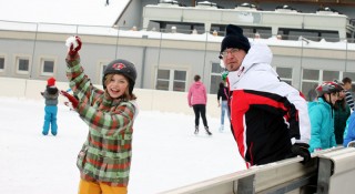 Die Schneeballschlacht durfte natürlich nicht fehlen.