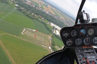 Helikopterflug über das Lagergelände.